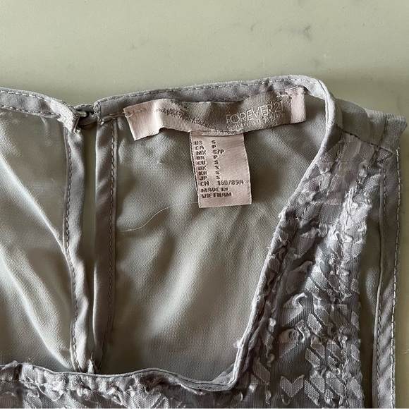 Forever 21 Gray Patterned Women's Top Size S - Picture 4 of 10